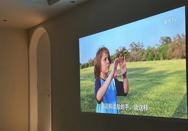 哪个好 实测三款便宜又好用的便携投影仪推荐PG电子游戏麻将胡了2024年便携投影仪(图2)